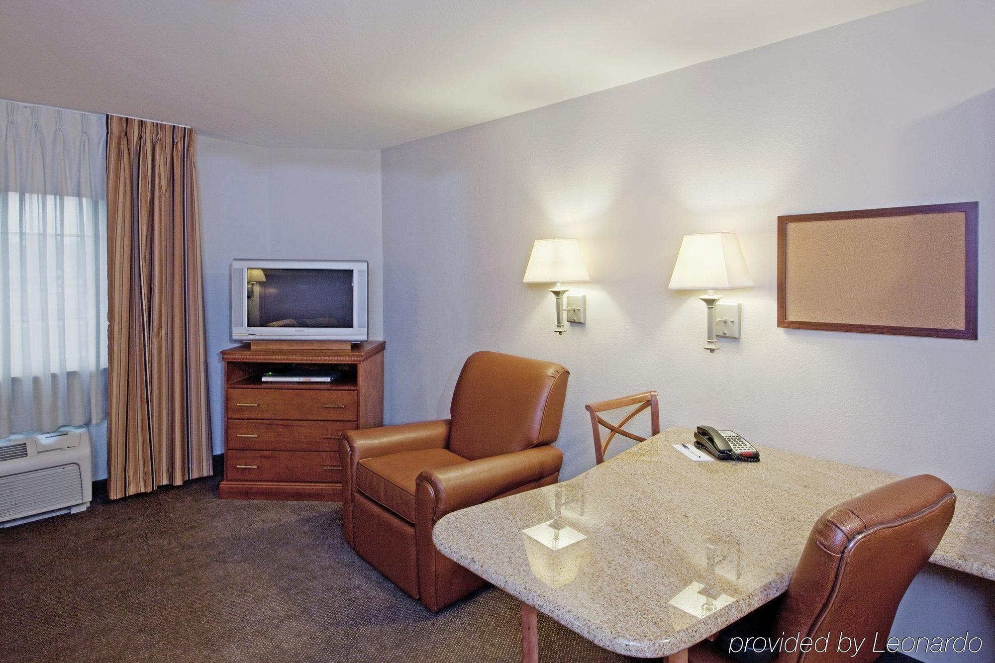 Candlewood Suites-West Springfield By Ihg Exterior photo